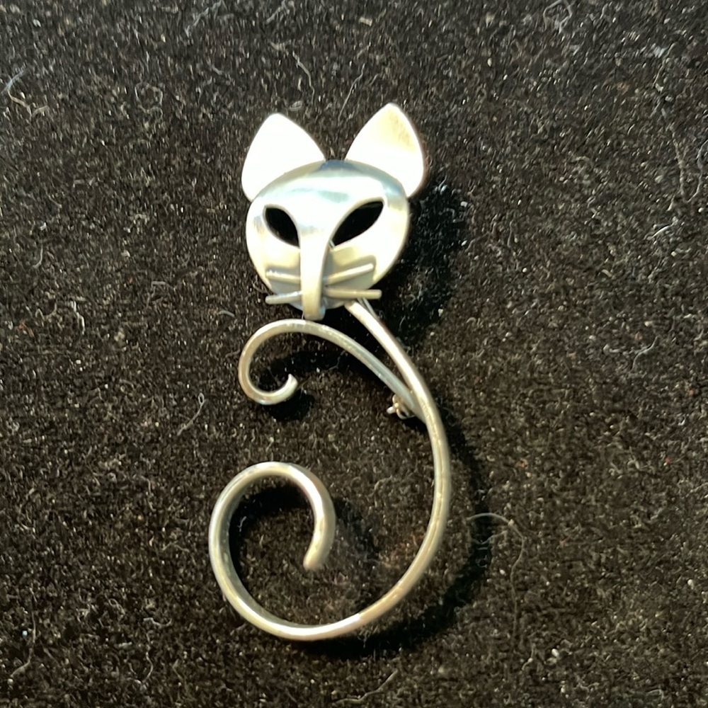 Beaucraft Vintage Signed Sterling Silver Figural CAT Brooch.